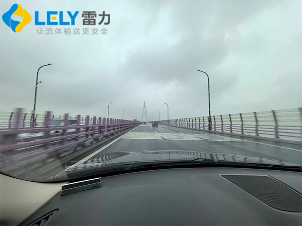 雷力人在路上.jpg 雷力人在路上.jpg