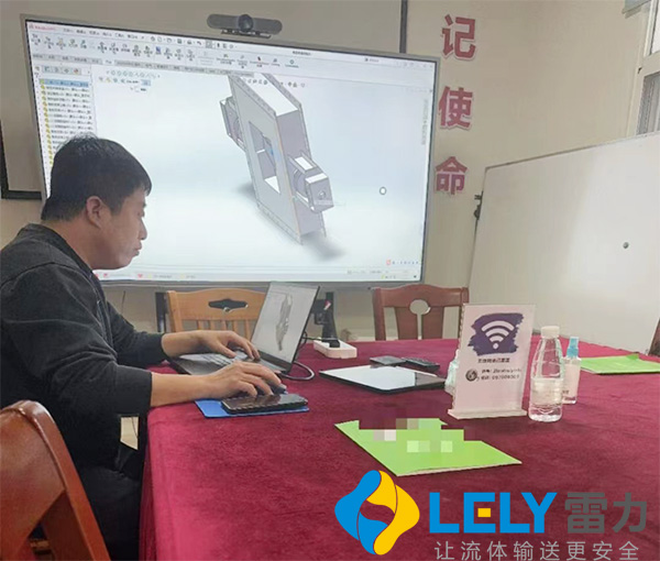 高溫閥門技術(shù)交流現(xiàn)場.jpg 高溫閥門技術(shù)交流現(xiàn)場.jpg