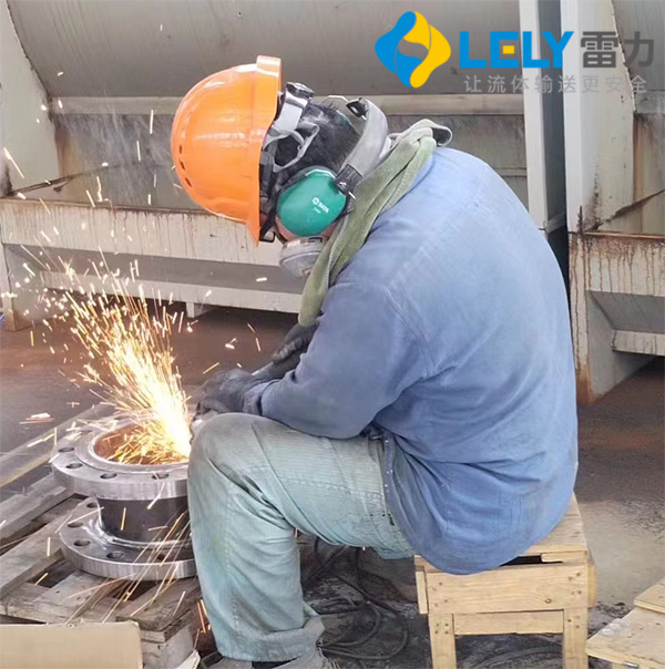 雷力閥門車間實(shí)拍.jpg 雷力閥門車間實(shí)拍.jpg